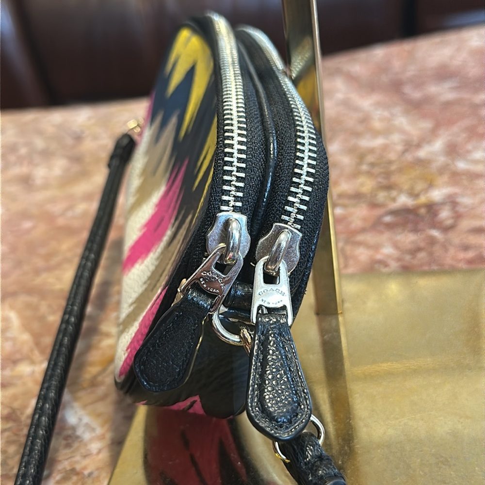 Coach tribal shoulder bag w/matching wristlet - Picture 6 of 17